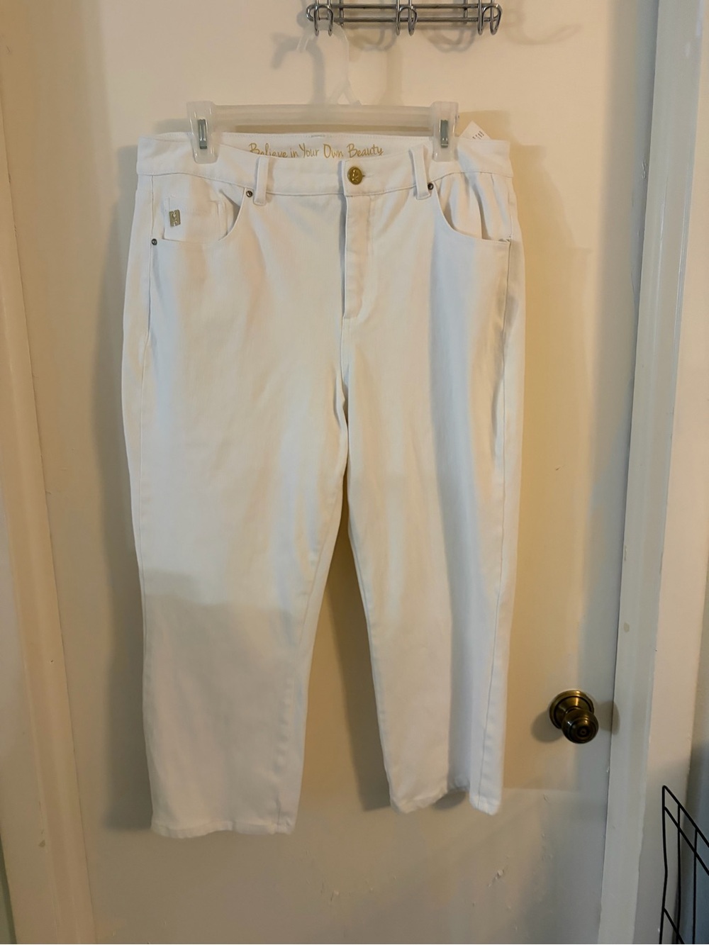 Belle by Kim Gravel White Cropped Stretch Jeans